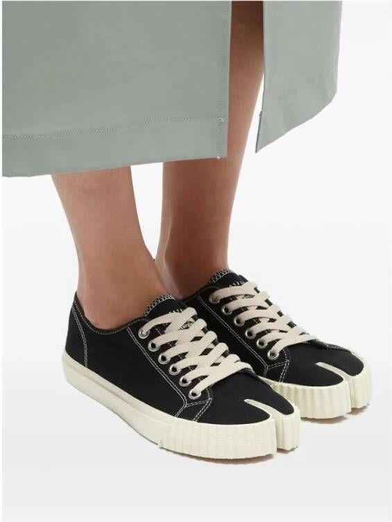 Maison Margiela Zwarte Canvas Tabi Sneakers Contraststiksels Black Dames