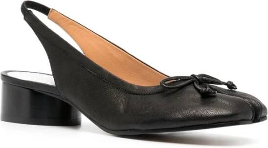 Maison Margiela Zwarte Tabi Pump met Strikdetail Black Dames