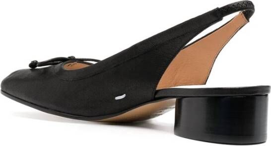 Maison Margiela Zwarte Tabi Pump met Strikdetail Black Dames