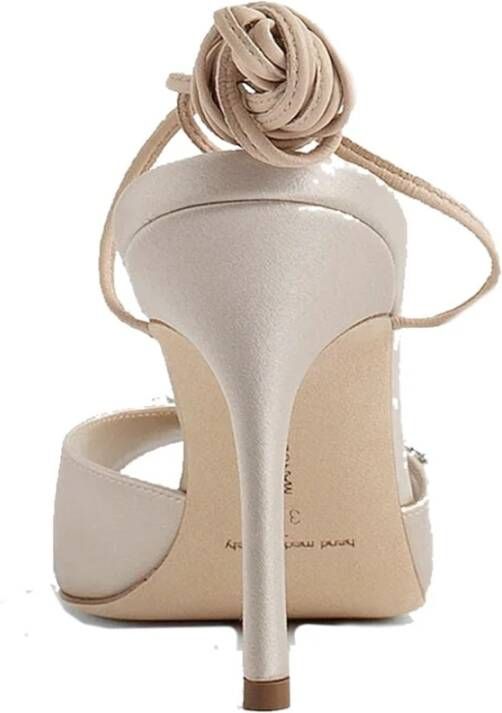 Manolo Blahnik Beige Satijnen Kristal Sandalen Beige Dames