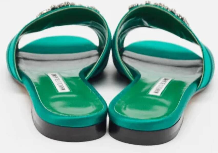 Manolo Blahnik Pre-owned Canvas flats Green Dames