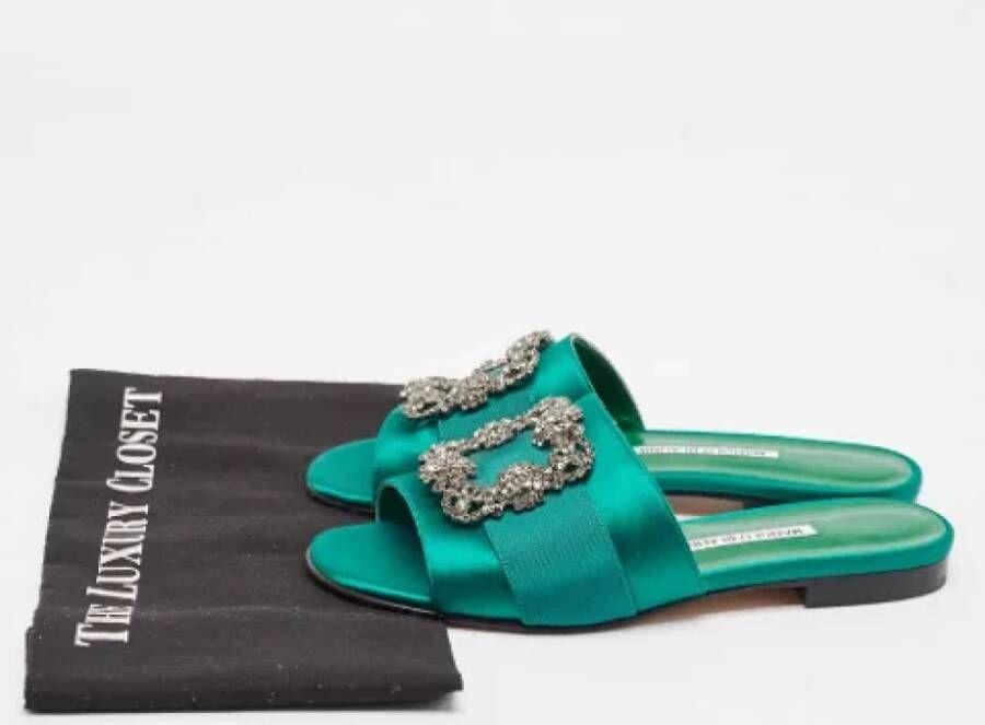 Manolo Blahnik Pre-owned Canvas flats Green Dames