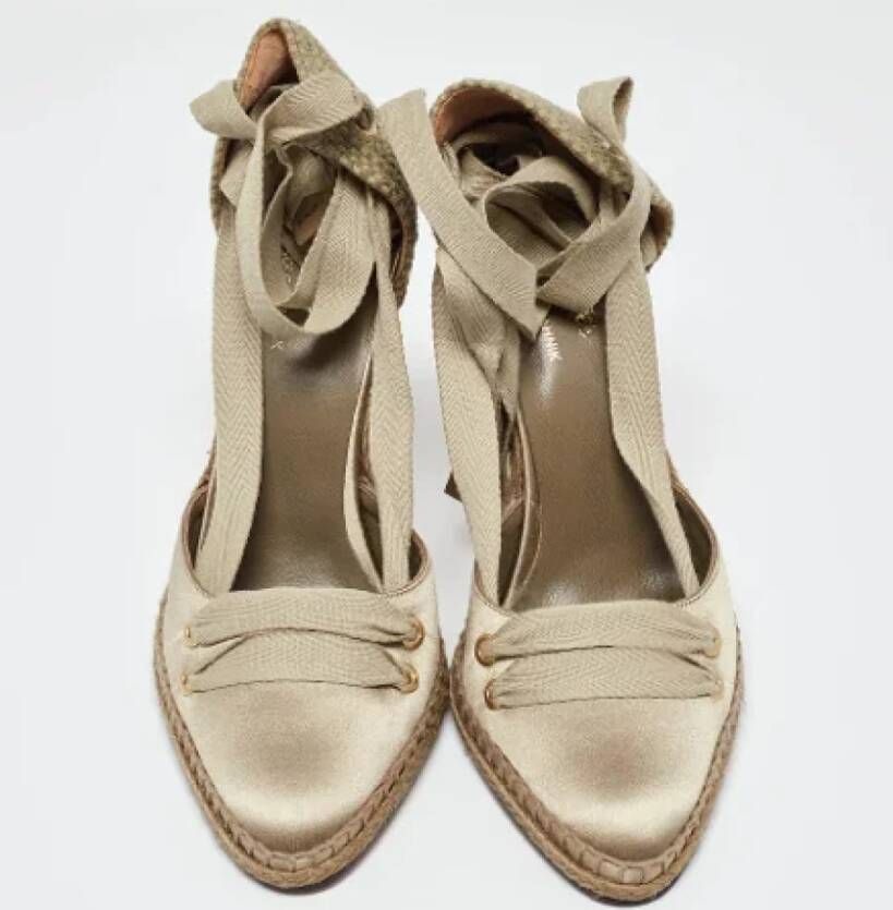 Manolo Blahnik Pre-owned Canvas heels Beige Dames