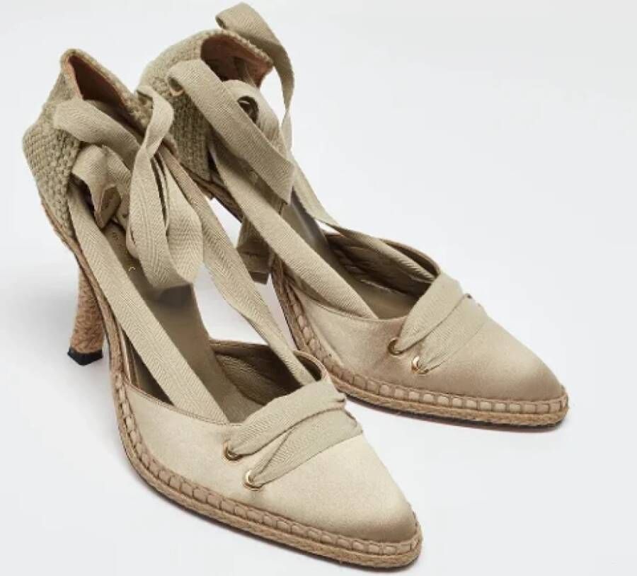 Manolo Blahnik Pre-owned Canvas heels Beige Dames