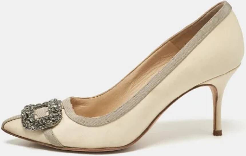 Manolo Blahnik Pre-owned Canvas heels Beige Dames