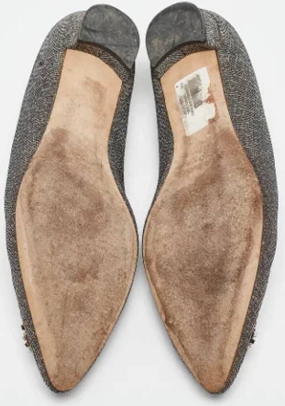 Manolo Blahnik Pre-owned Fabric flats Gray Dames