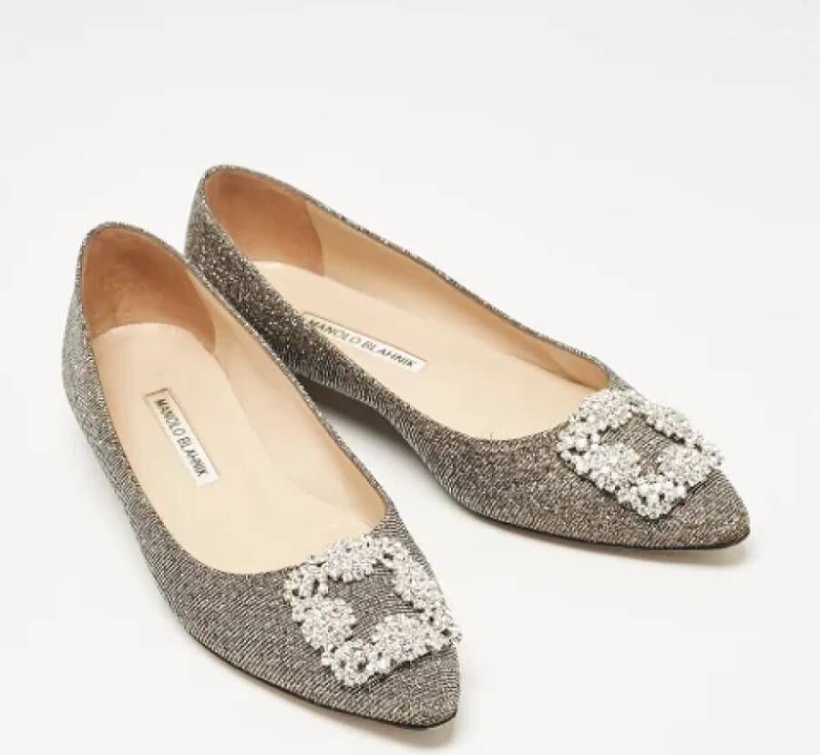 Manolo Blahnik Pre-owned Fabric flats Gray Dames