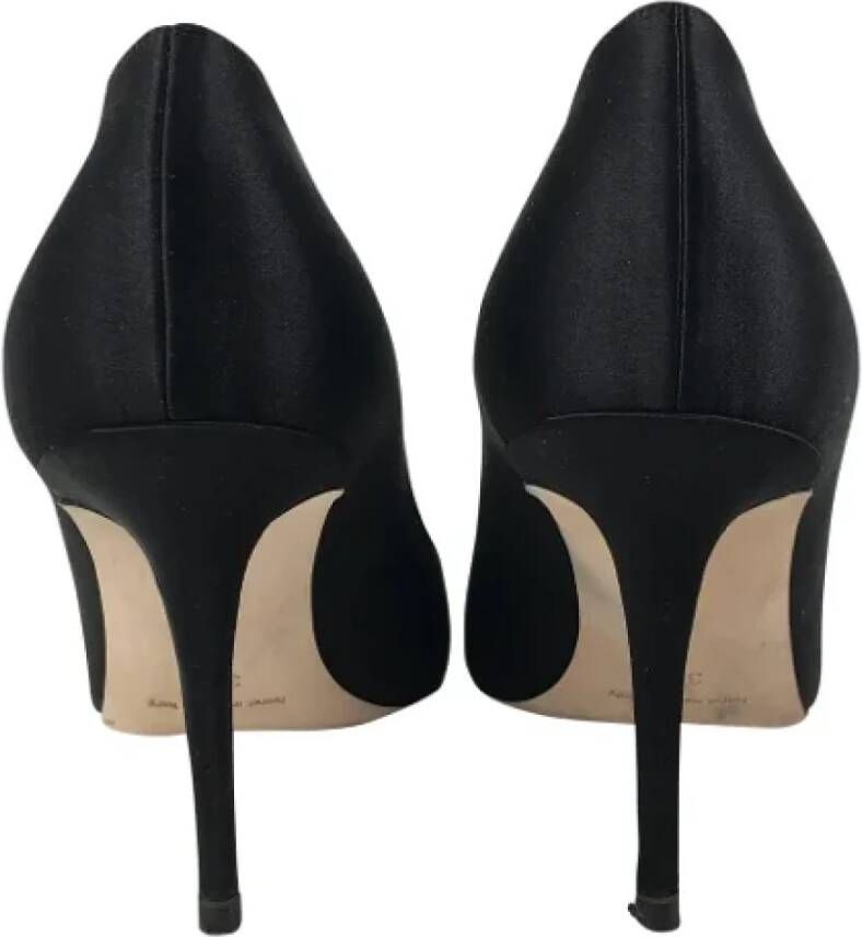 Manolo Blahnik Pre-owned Fabric heels Black Dames