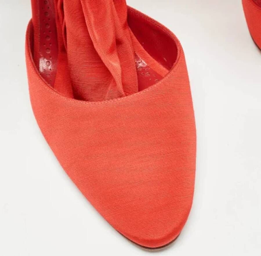 Manolo Blahnik Pre-owned Fabric heels Red Dames