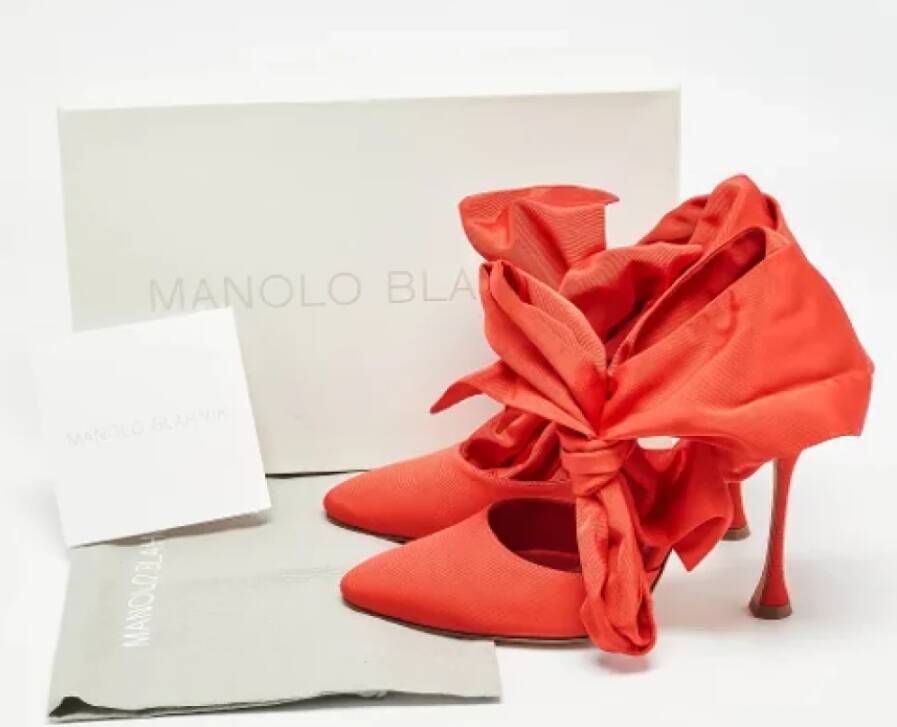 Manolo Blahnik Pre-owned Fabric heels Red Dames