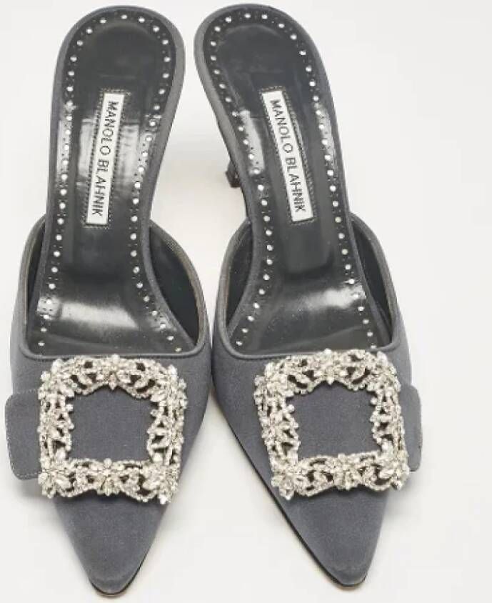 Manolo Blahnik Pre-owned Fabric sandals Gray Dames