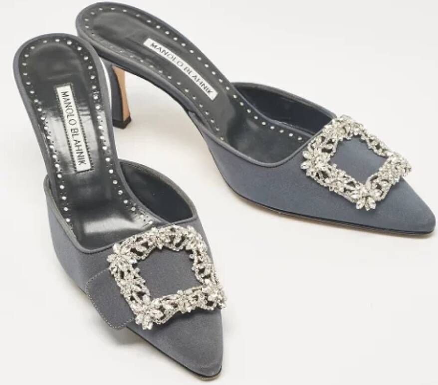 Manolo Blahnik Pre-owned Fabric sandals Gray Dames