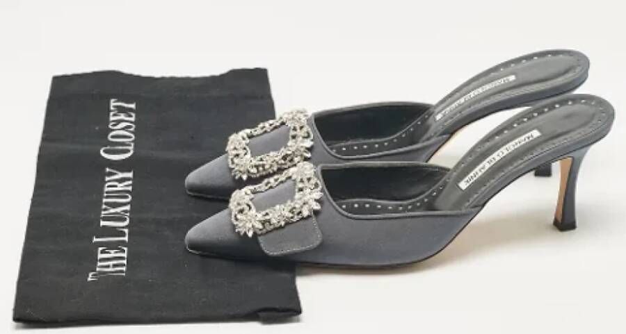 Manolo Blahnik Pre-owned Fabric sandals Gray Dames