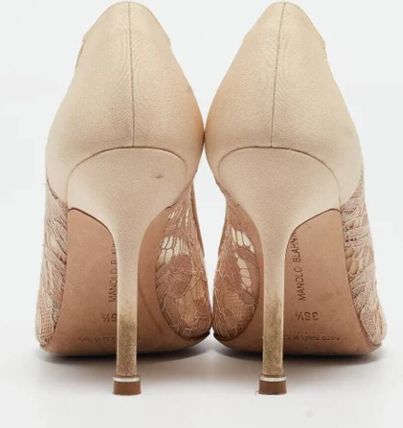 Manolo Blahnik Pre-owned Lace heels Beige Dames