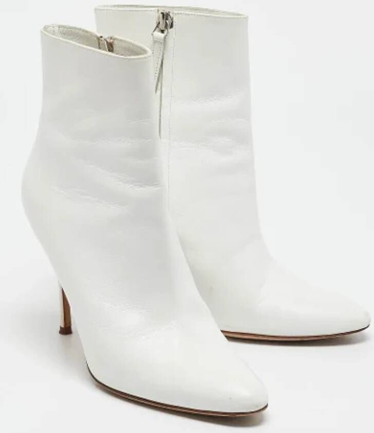 Manolo Blahnik Pre-owned Leather boots White Dames