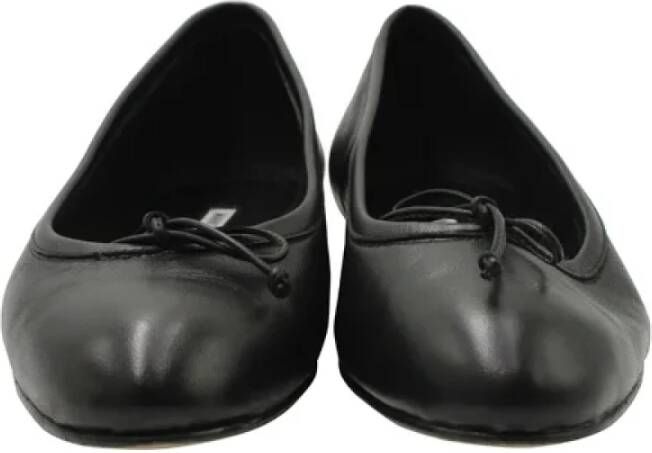 Manolo Blahnik Pre-owned Leather flats Black Dames