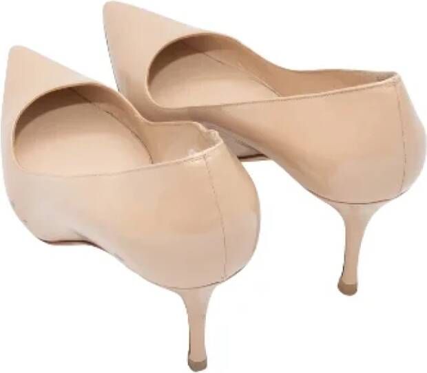 Manolo Blahnik Pre-owned Leather heels Beige Dames