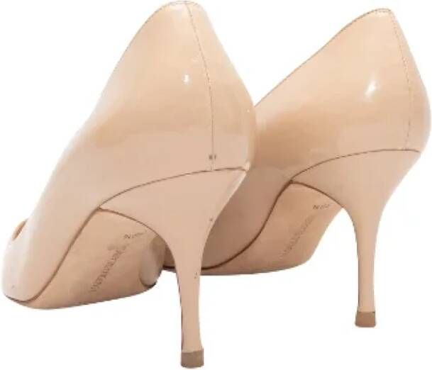 Manolo Blahnik Pre-owned Leather heels Beige Dames