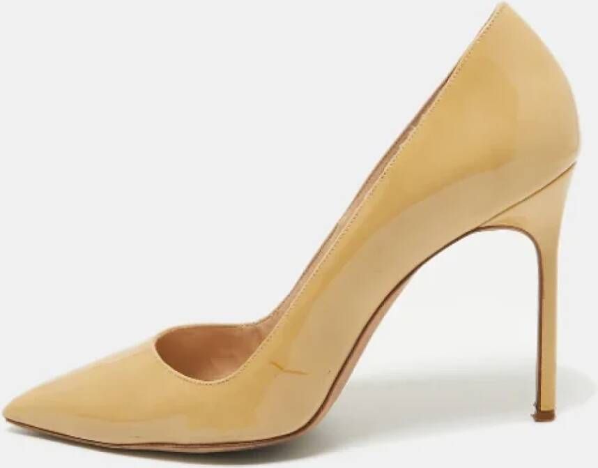 Manolo Blahnik Pre-owned Leather heels Beige Dames