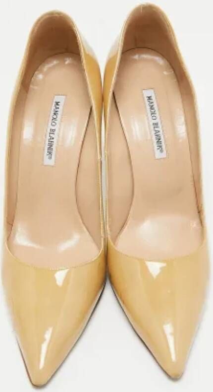 Manolo Blahnik Pre-owned Leather heels Beige Dames