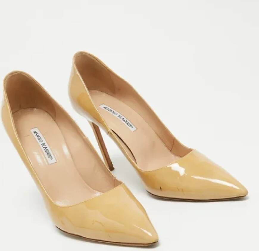 Manolo Blahnik Pre-owned Leather heels Beige Dames