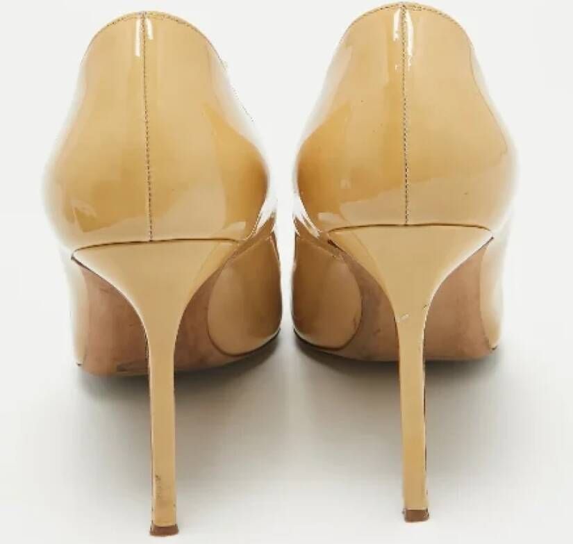 Manolo Blahnik Pre-owned Leather heels Beige Dames