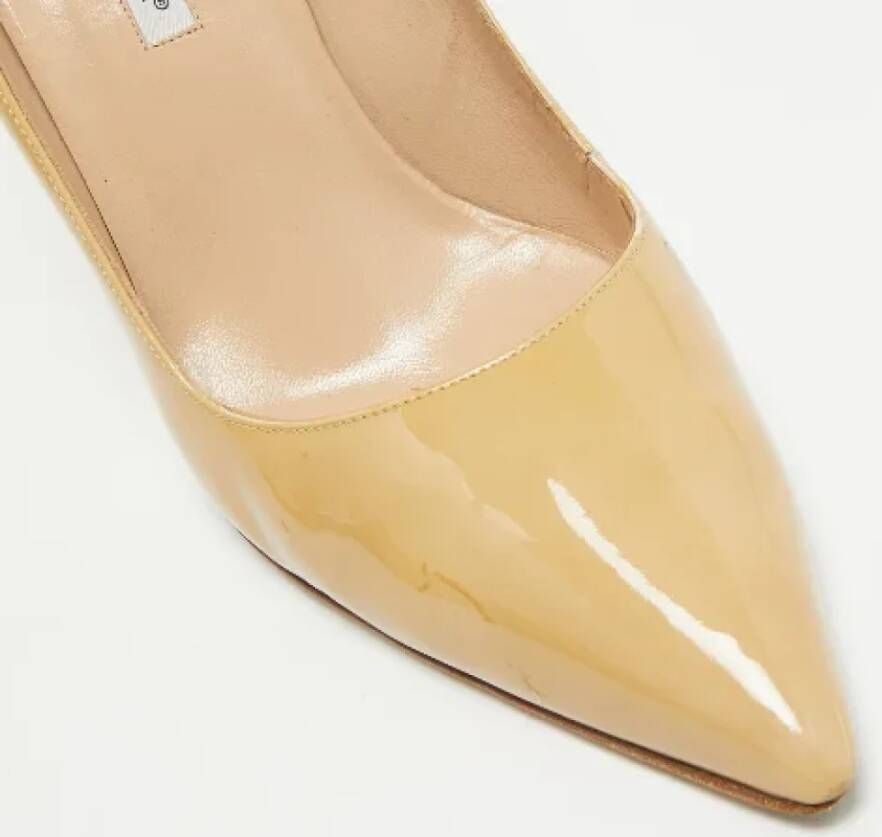 Manolo Blahnik Pre-owned Leather heels Beige Dames