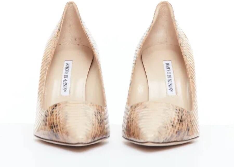 Manolo Blahnik Pre-owned Leather heels Beige Dames