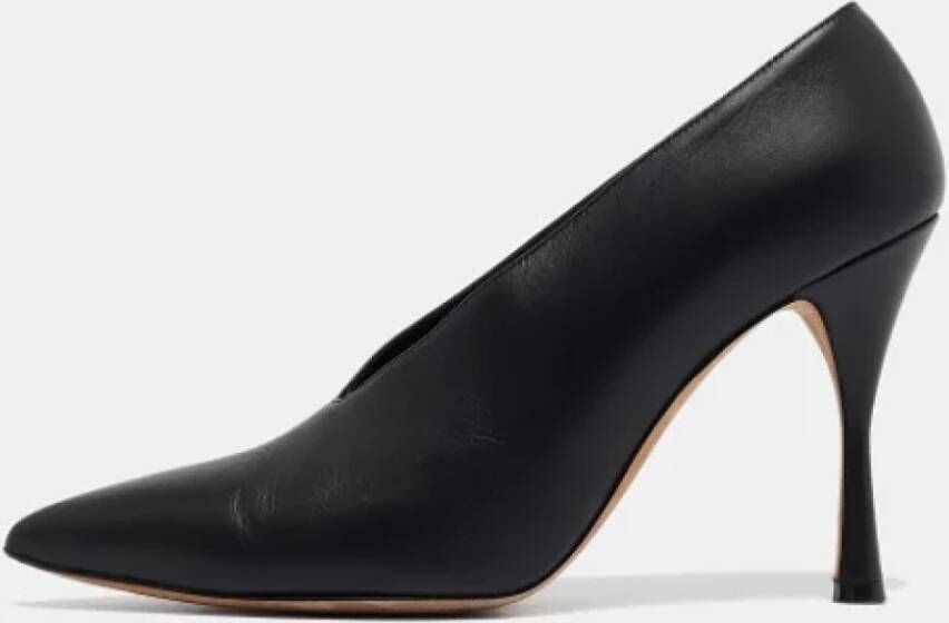 Manolo Blahnik Pre-owned Leather heels Black Dames