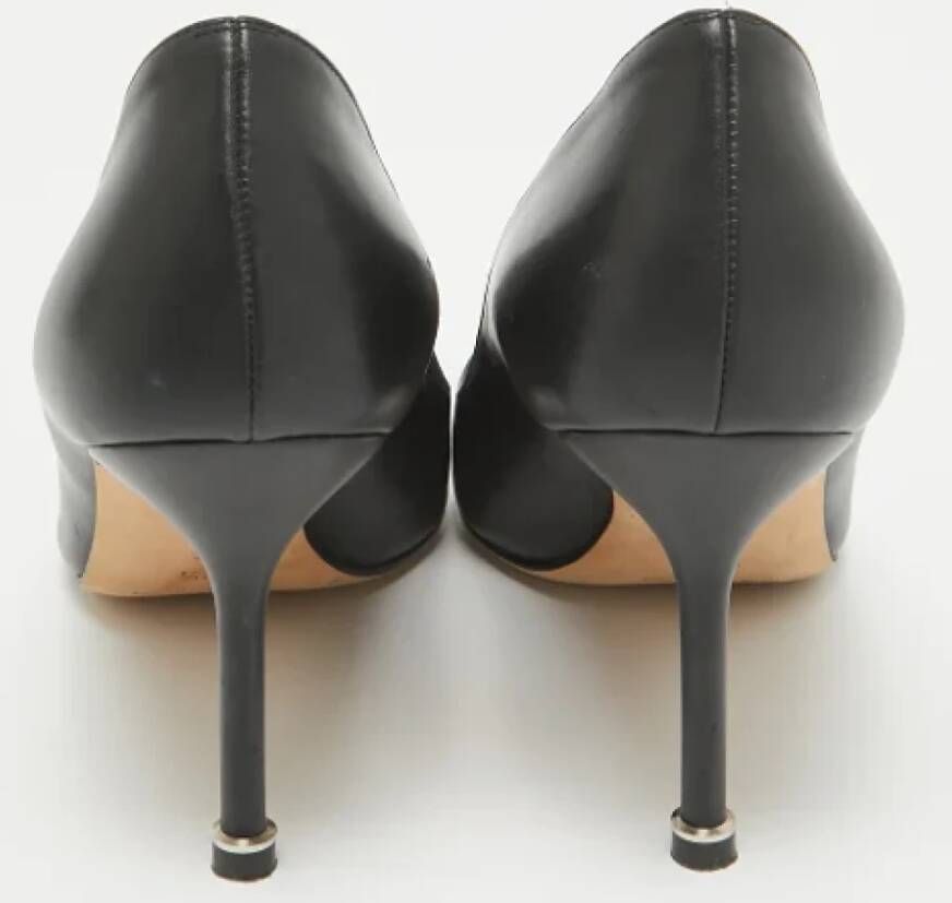 Manolo Blahnik Pre-owned Leather heels Black Dames