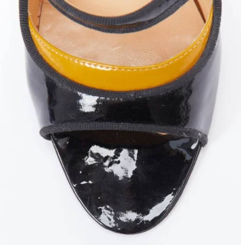 Manolo Blahnik Pre-owned Leather heels Black Dames