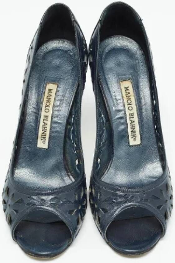 Manolo Blahnik Pre-owned Leather heels Blue Dames