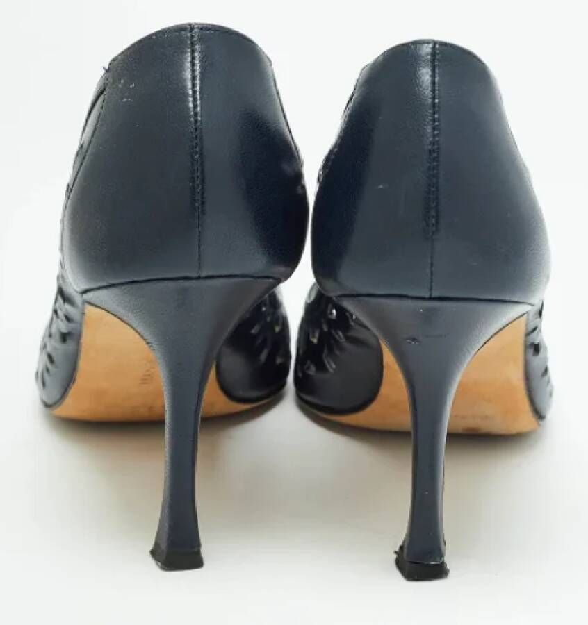 Manolo Blahnik Pre-owned Leather heels Blue Dames