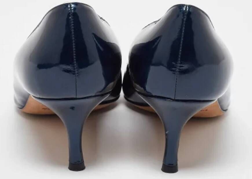 Manolo Blahnik Pre-owned Leather heels Blue Dames