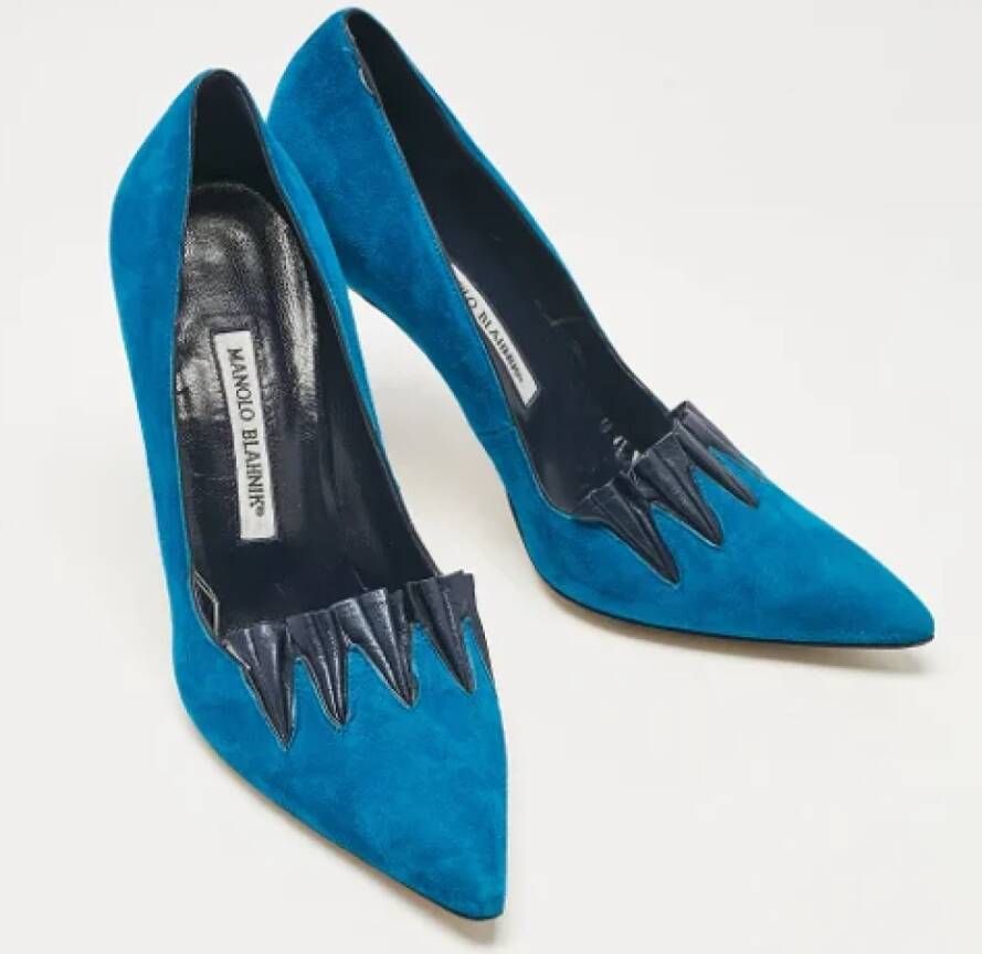 Manolo Blahnik Pre-owned Leather heels Blue Dames