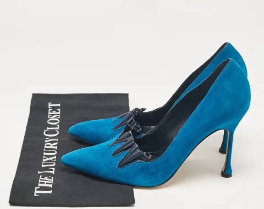 Manolo Blahnik Pre-owned Leather heels Blue Dames