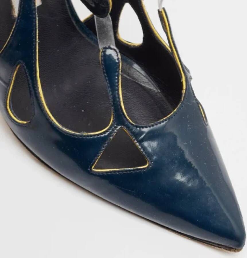 Manolo Blahnik Pre-owned Leather heels Blue Dames