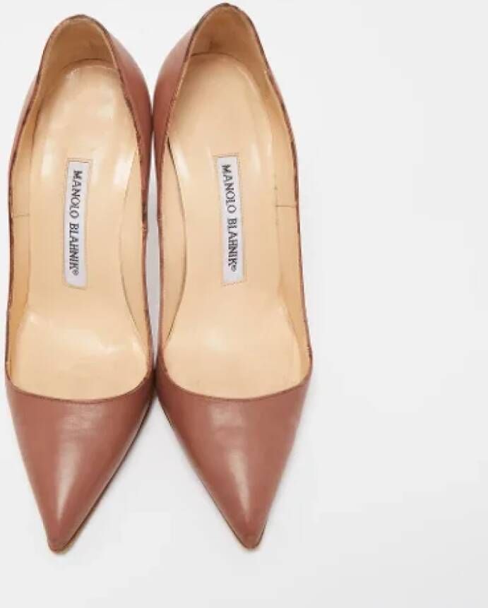 Manolo Blahnik Pre-owned Leather heels Brown Dames