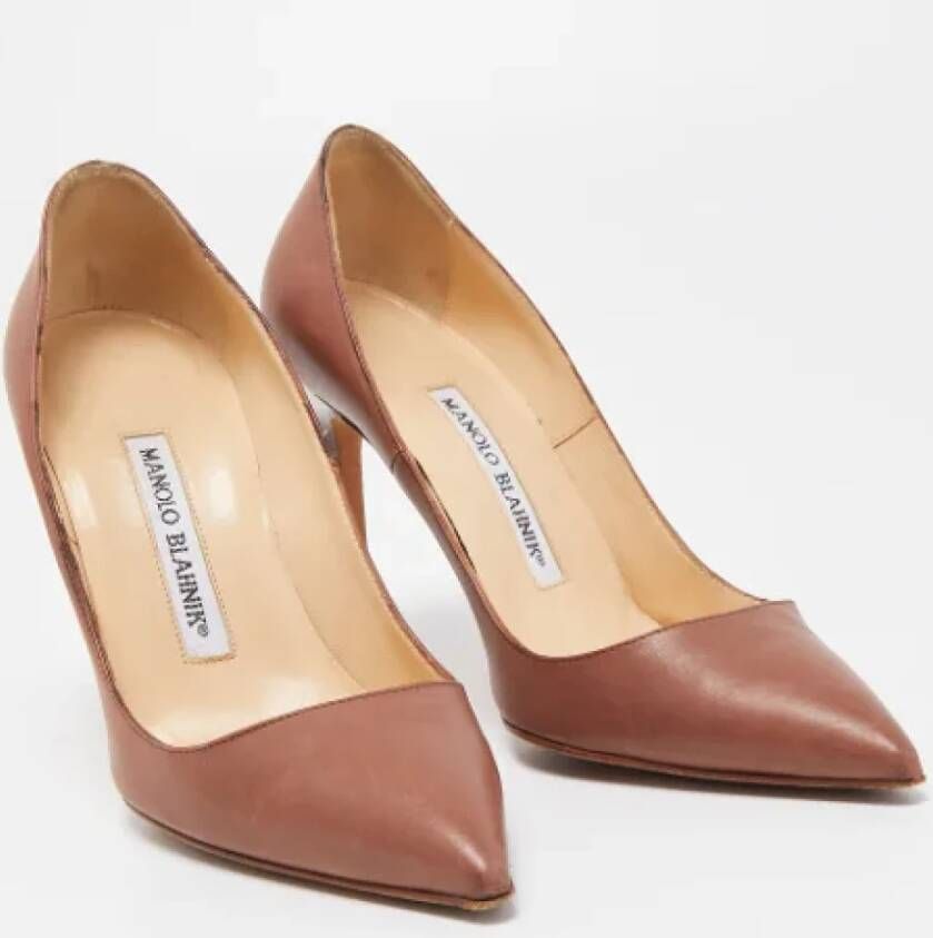 Manolo Blahnik Pre-owned Leather heels Brown Dames