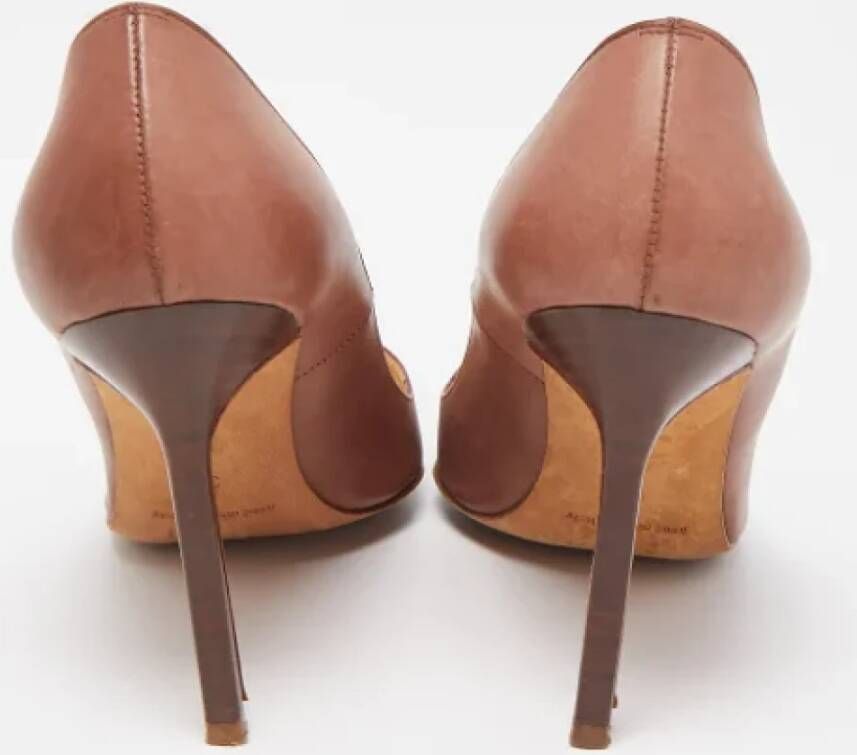 Manolo Blahnik Pre-owned Leather heels Brown Dames