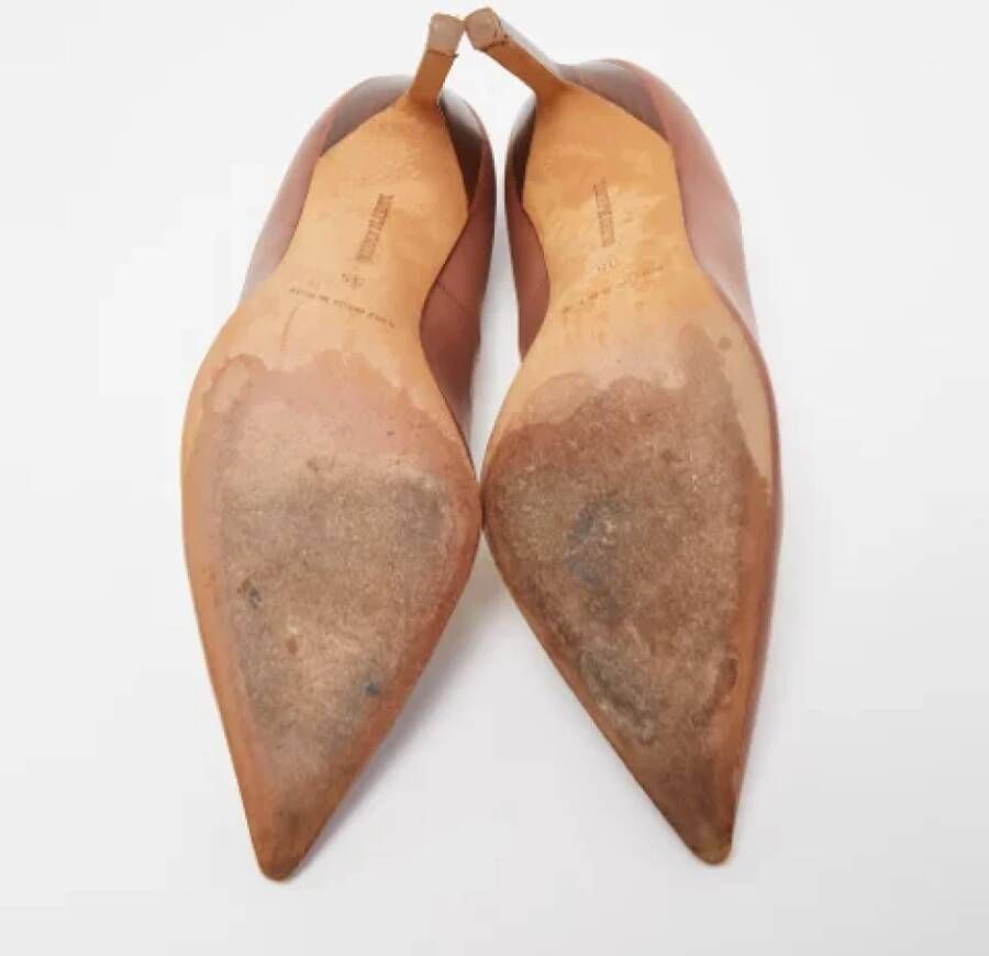 Manolo Blahnik Pre-owned Leather heels Brown Dames