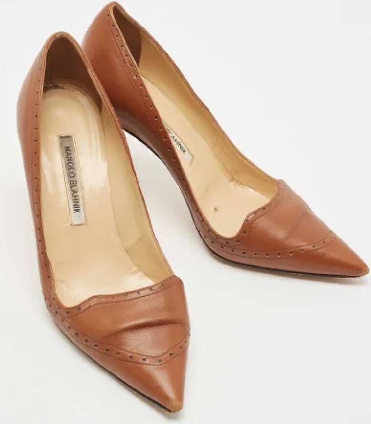 Manolo Blahnik Pre-owned Leather heels Brown Dames