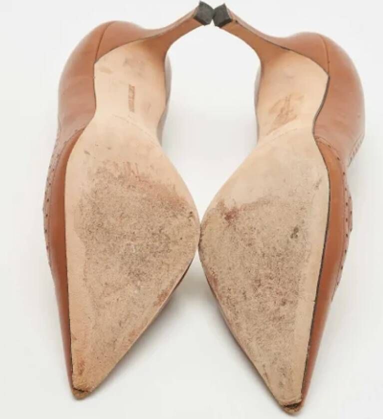 Manolo Blahnik Pre-owned Leather heels Brown Dames