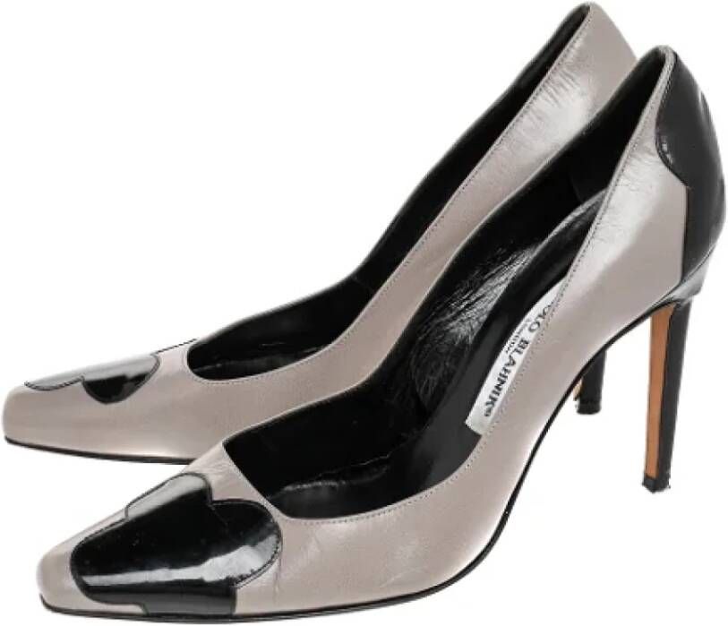 Manolo Blahnik Pre-owned Leather heels Gray Dames