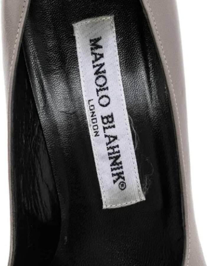 Manolo Blahnik Pre-owned Leather heels Gray Dames