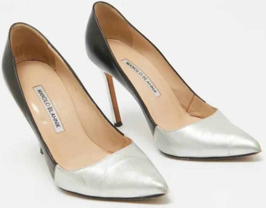 Manolo Blahnik Pre-owned Leather heels Gray Dames