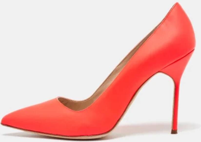 Manolo Blahnik Pre-owned Leather heels Orange Dames