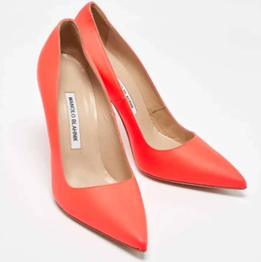 Manolo Blahnik Pre-owned Leather heels Orange Dames