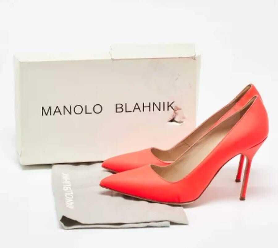 Manolo Blahnik Pre-owned Leather heels Orange Dames