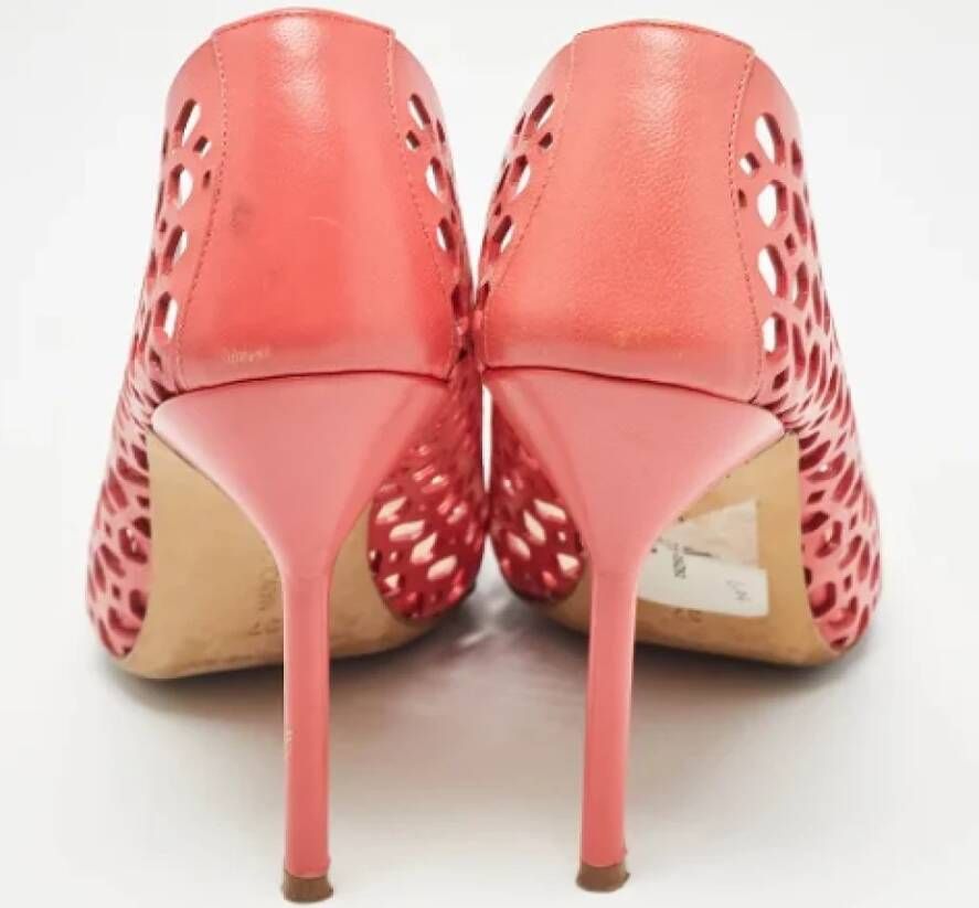 Manolo Blahnik Pre-owned Leather heels Pink Dames